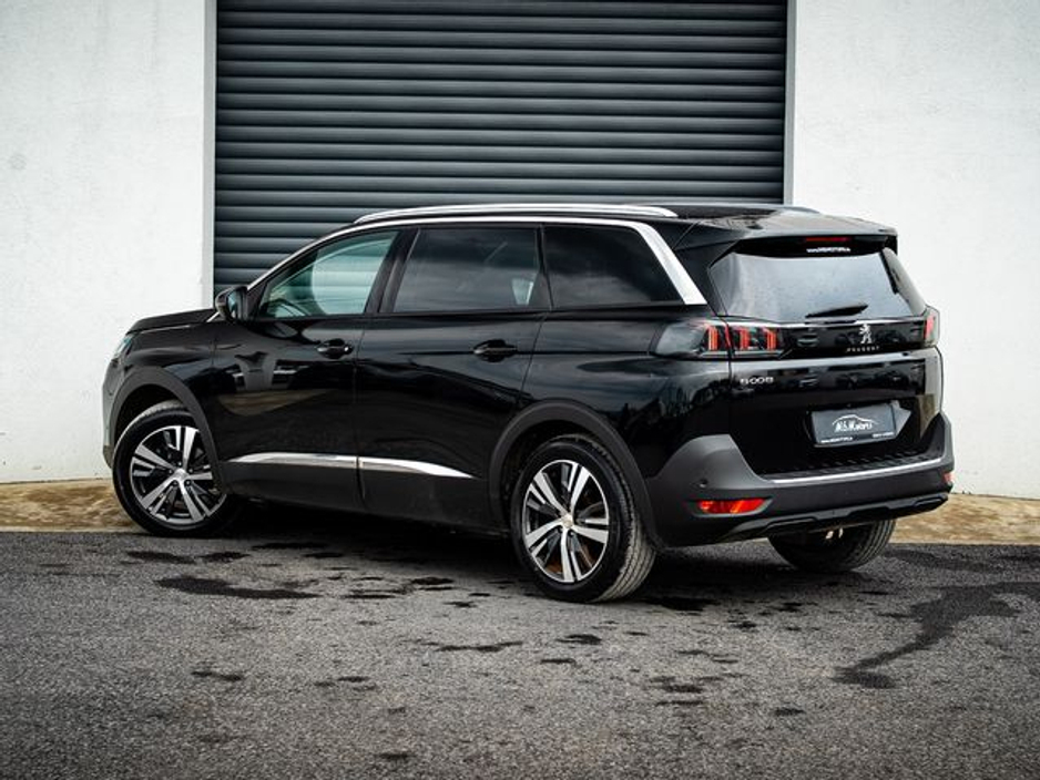 2022 Peugeot 5008 - image 11