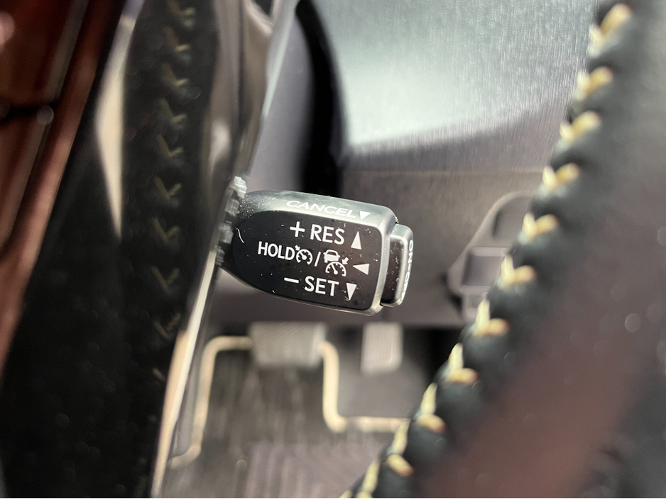 2018 Toyota Prius+ - image 23