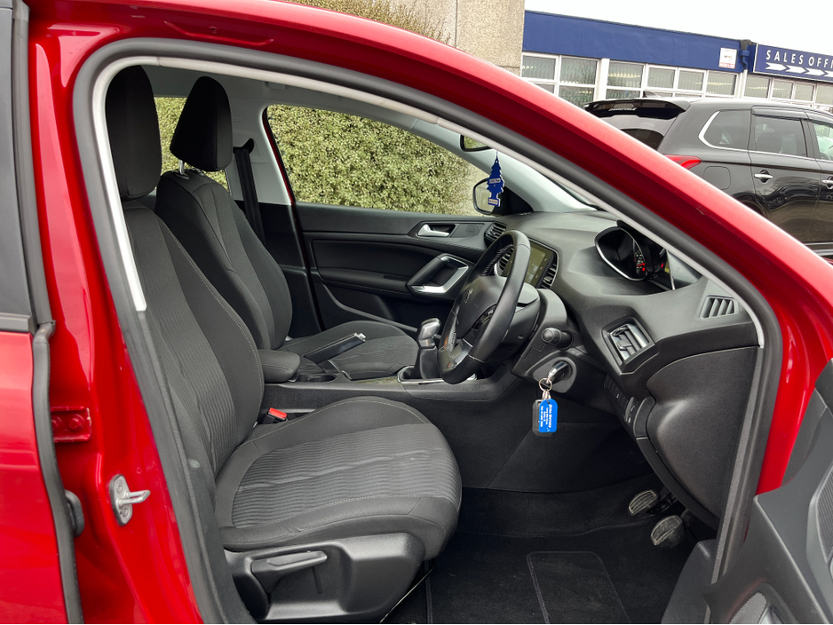 2017 Peugeot 308 - image 10