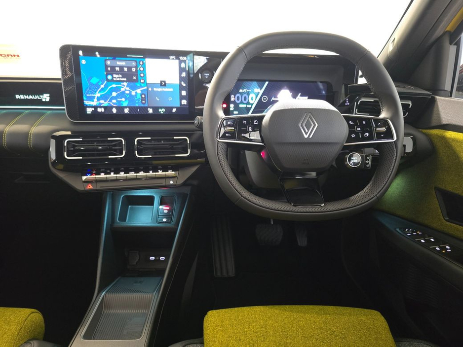 2025 Renault 5 - image 7