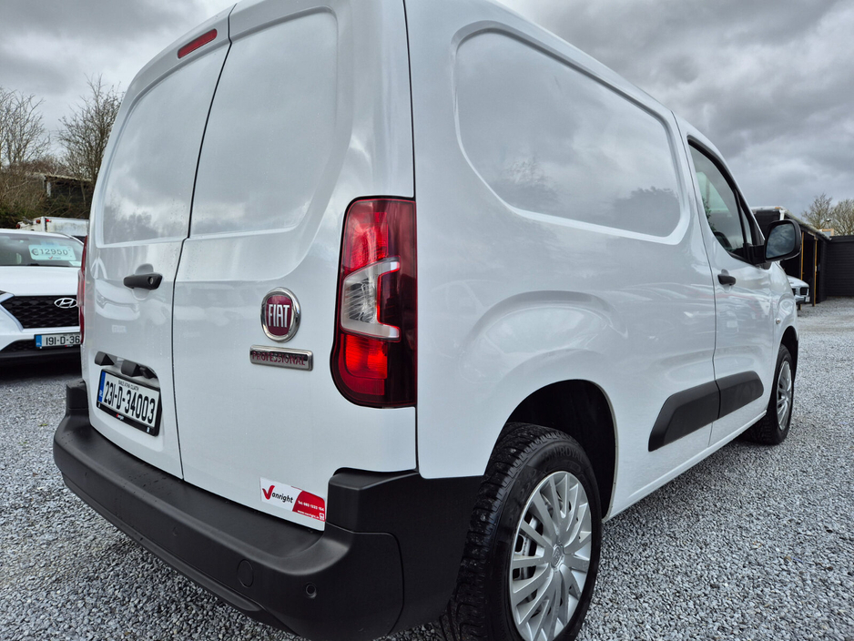 2023 Fiat Doblo - image 12