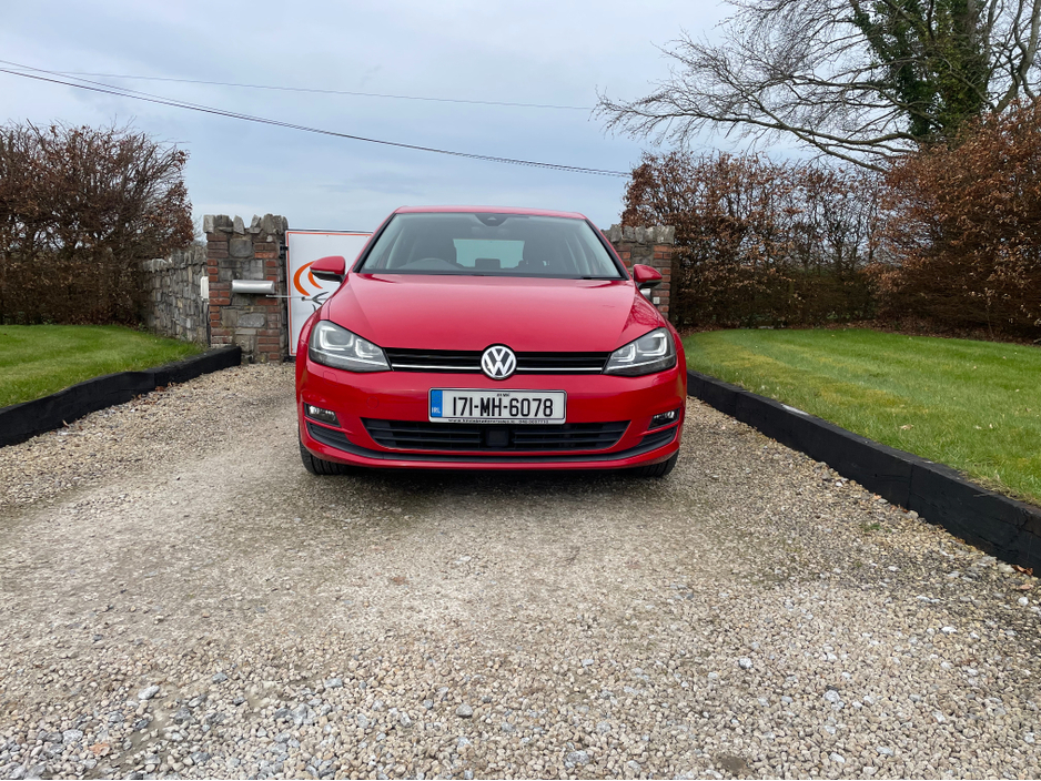 2017 Volkswagen Golf - image 2