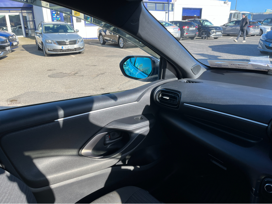 2020 Toyota Yaris - image 15