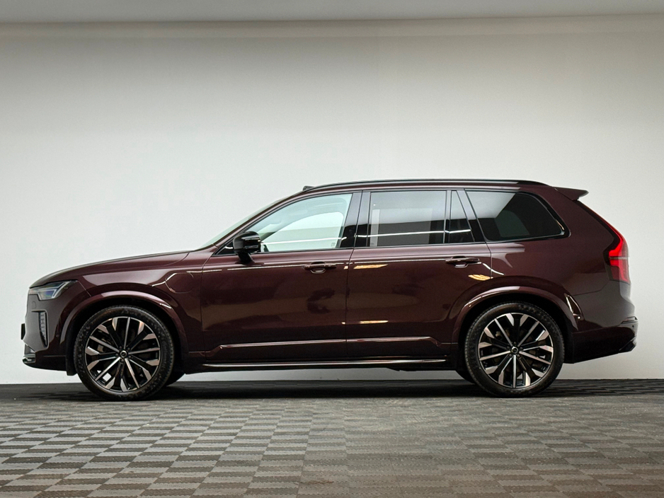 2025 Volvo XC90 - image 4