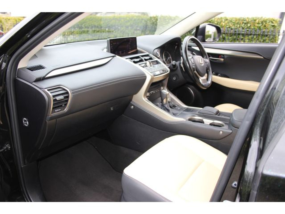 2019 Lexus NX 300 h - image 18