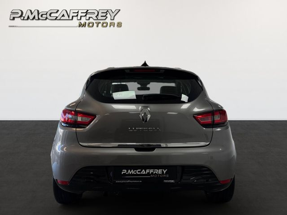 2015 Renault Clio - image 6