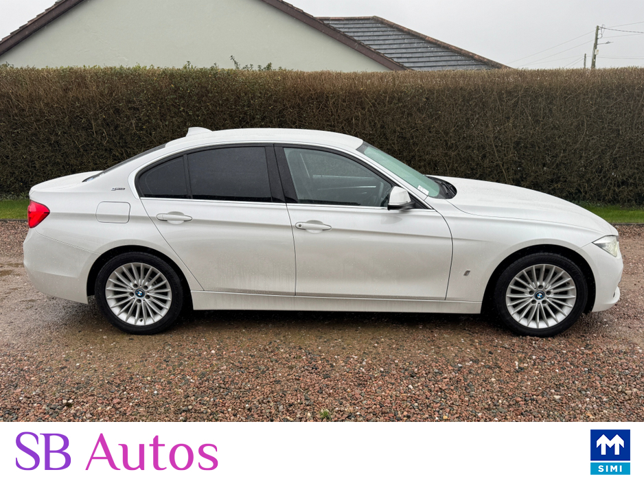 2017 BMW 3 Series - image 5