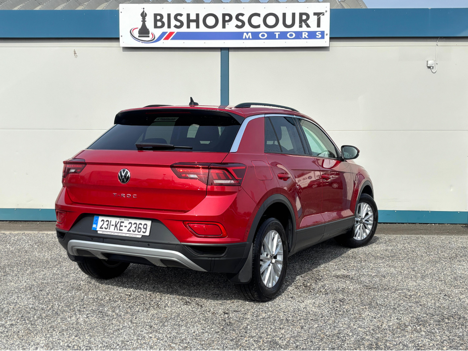 2023 Volkswagen T-Roc - image 6