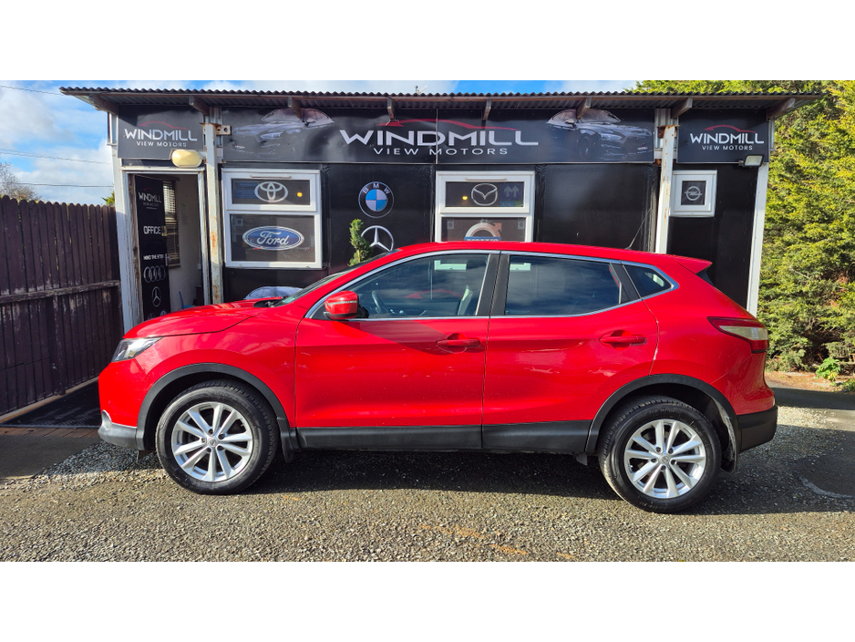 2015 Nissan Qashqai - image 4