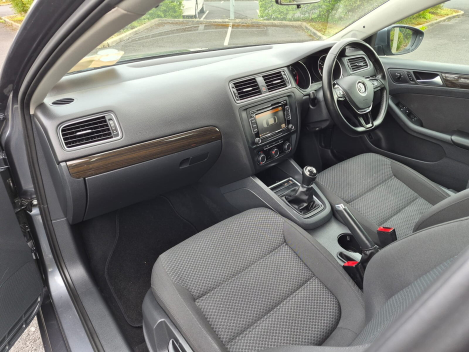 2015 Volkswagen Jetta - image 20