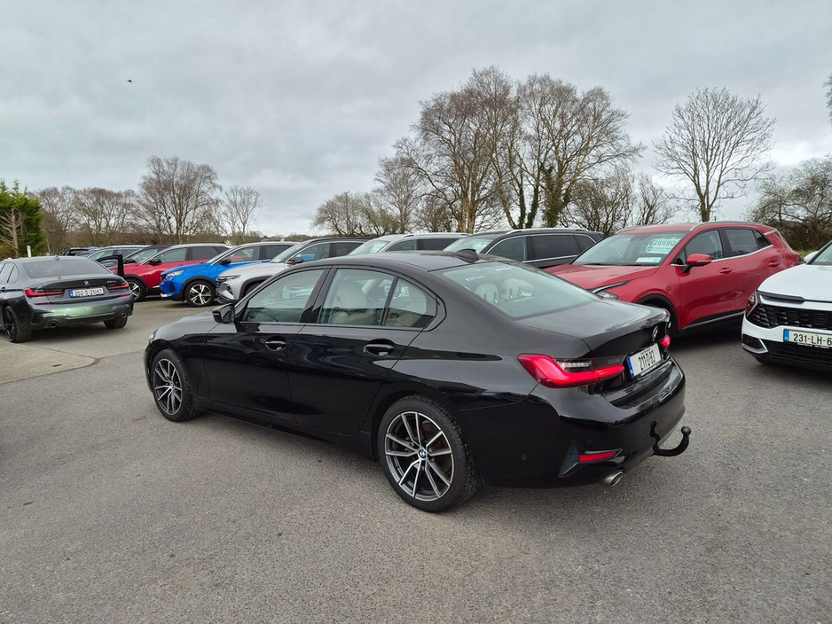 2021 BMW 3 Series - image 8