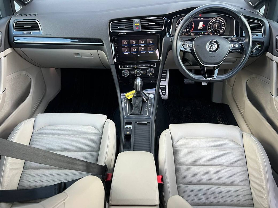 2020 Volkswagen Golf - image 10