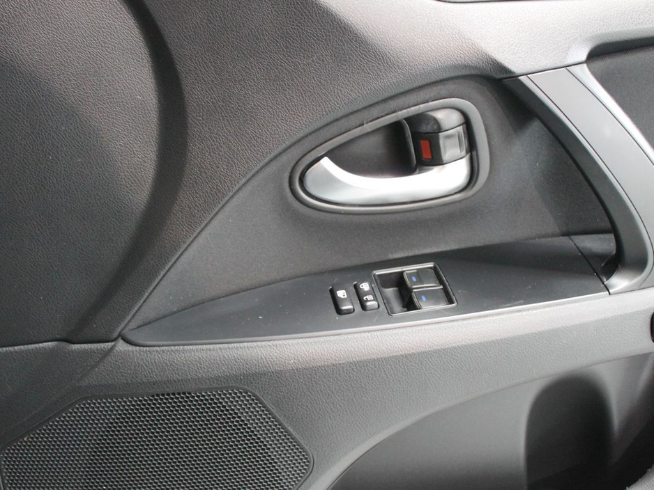 2016 Toyota Avensis - image 26