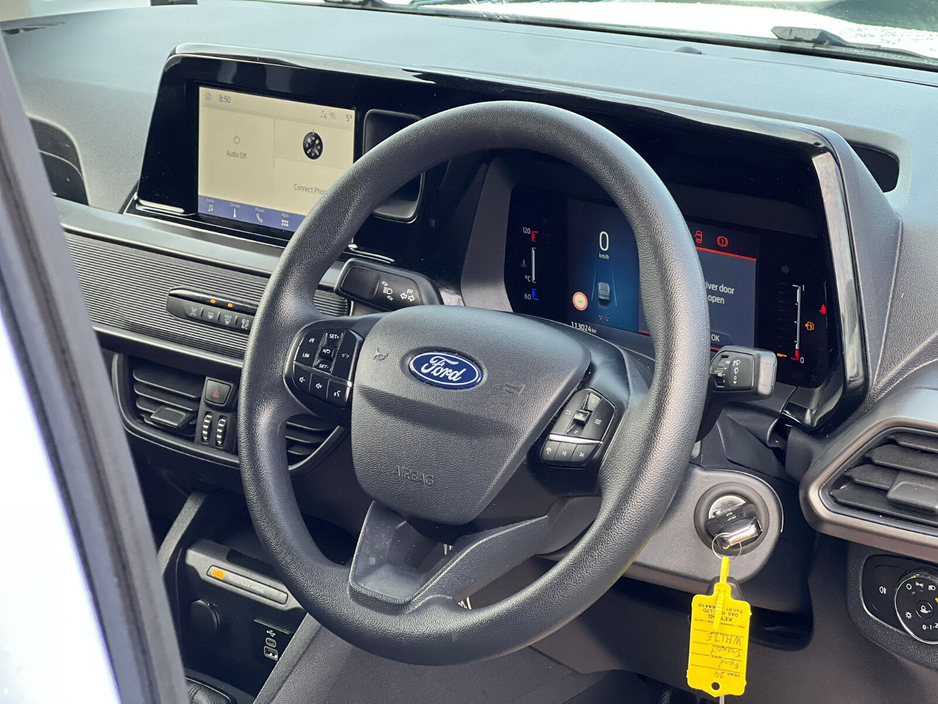 2024 Ford Transit Courier - image 8