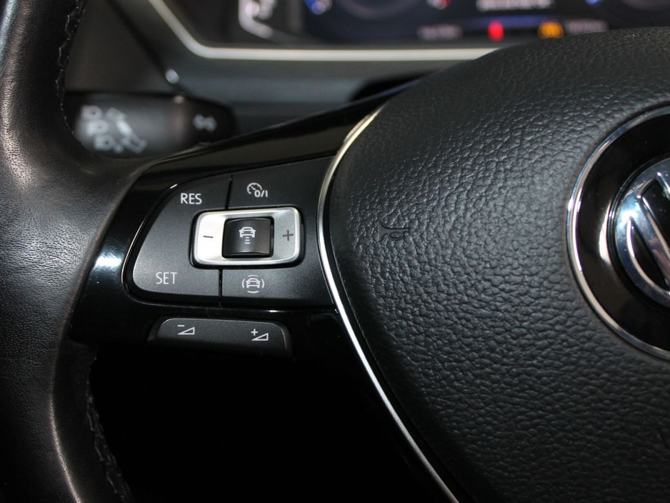 2020 Volkswagen Tiguan - image 24