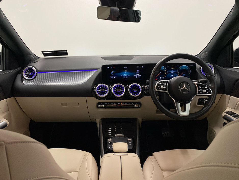 2023 Mercedes-Benz GLA Class - image 2