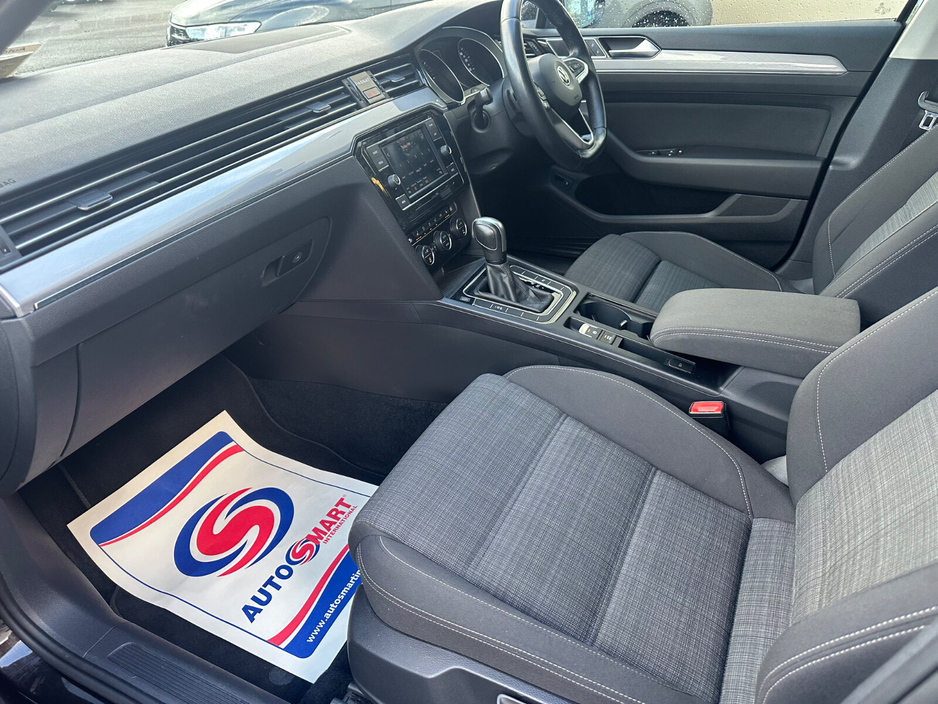 2020 Volkswagen Passat - image 11