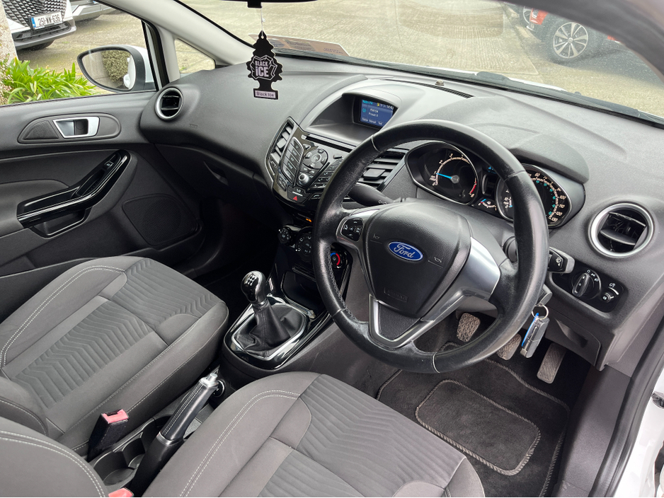 2016 Ford Fiesta - image 14