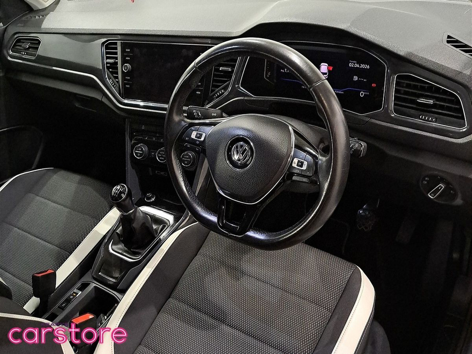 2019 Volkswagen T-Roc - image 15