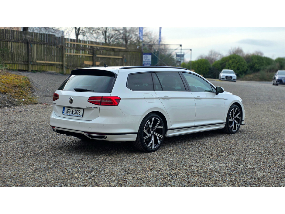 2016 Volkswagen Passat - image 7