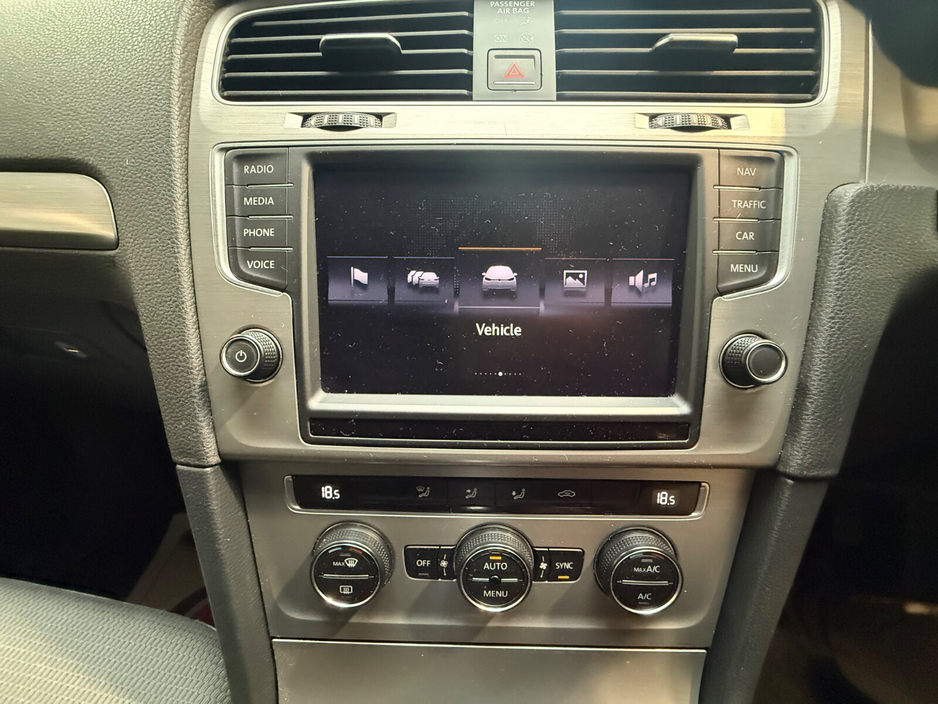 2015 Volkswagen Golf - image 12