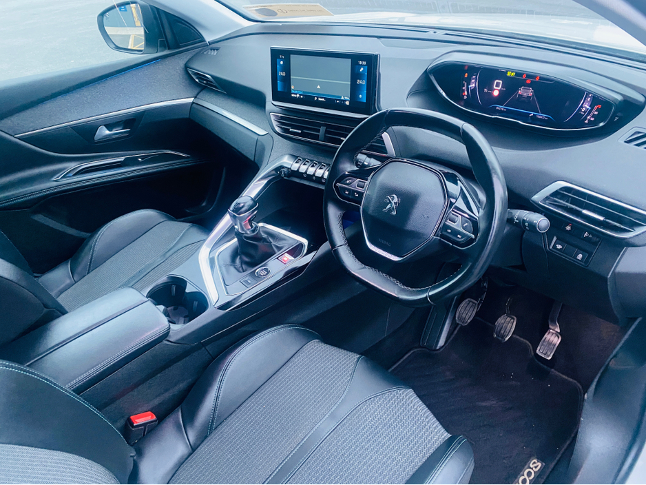 2022 Peugeot 3008 - image 7