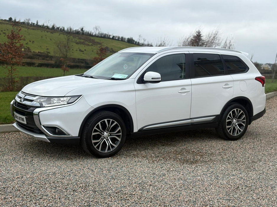 2018 Mitsubishi Outlander - image 2