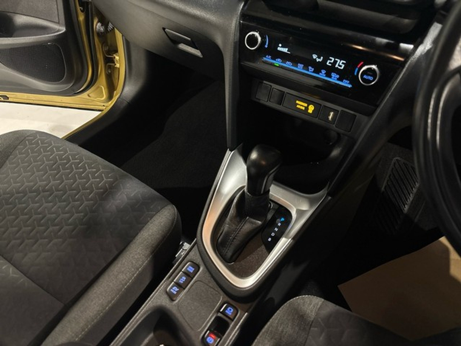 2023 Toyota Yaris Cross LUNA SPORT BI-TONE HYBRID AUTO €28,950