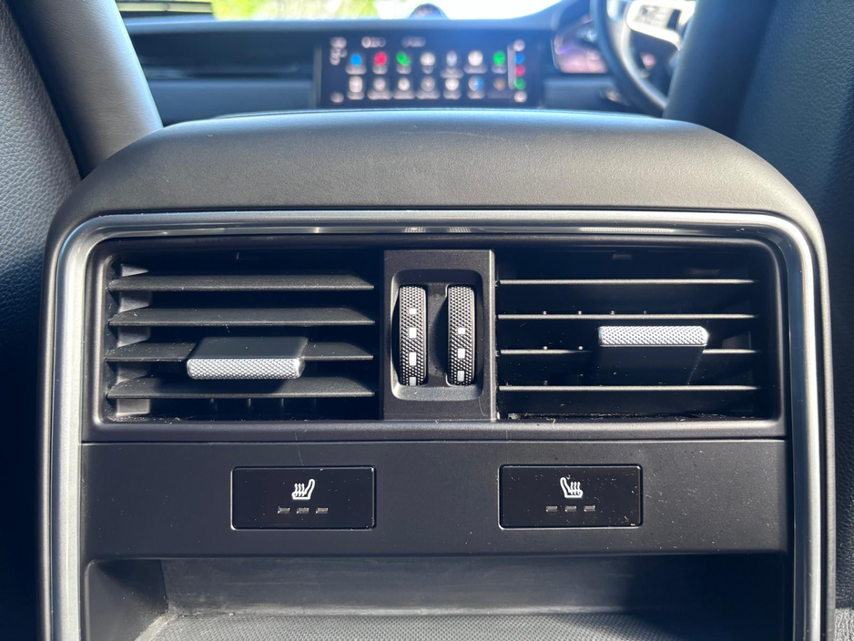 2022 Porsche Cayenne - image 24