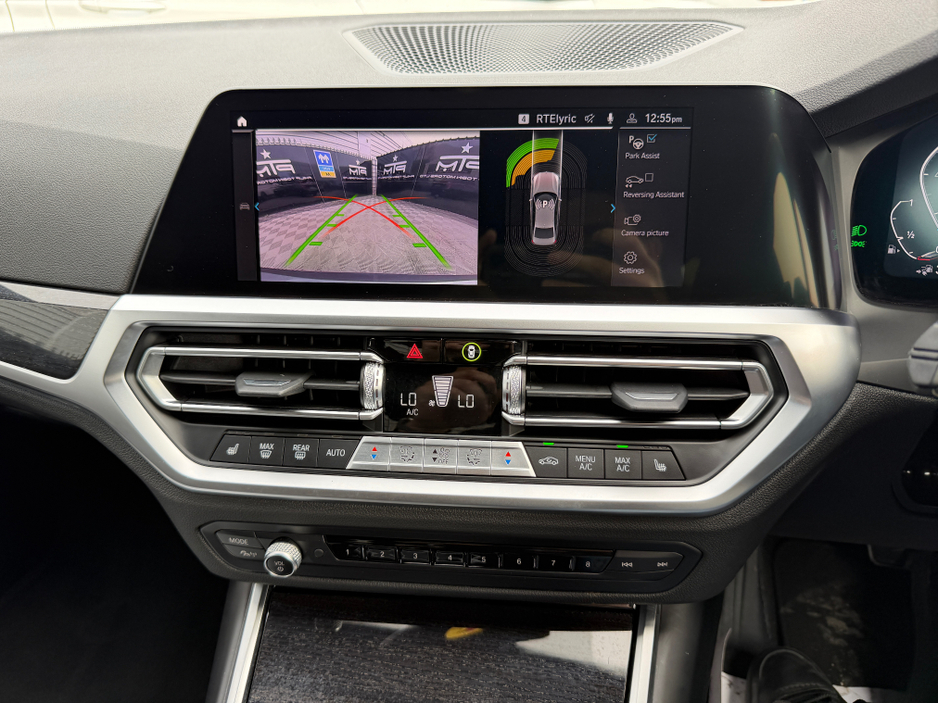 2021 BMW 3 Series - image 21