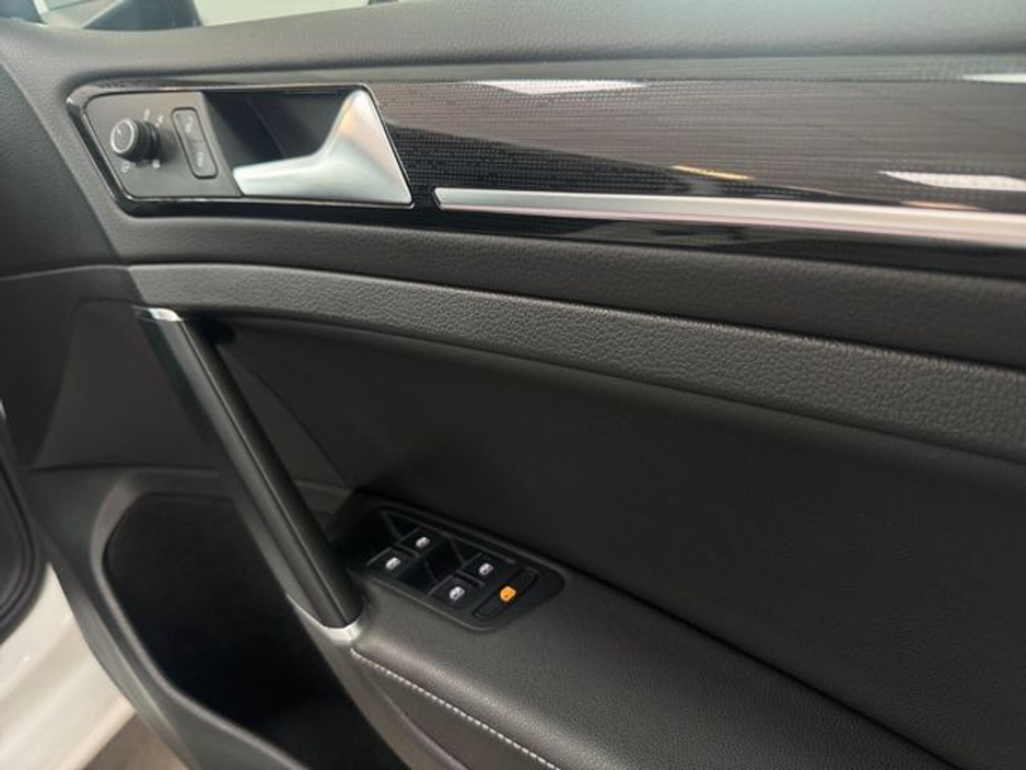 2019 Volkswagen Golf - image 12