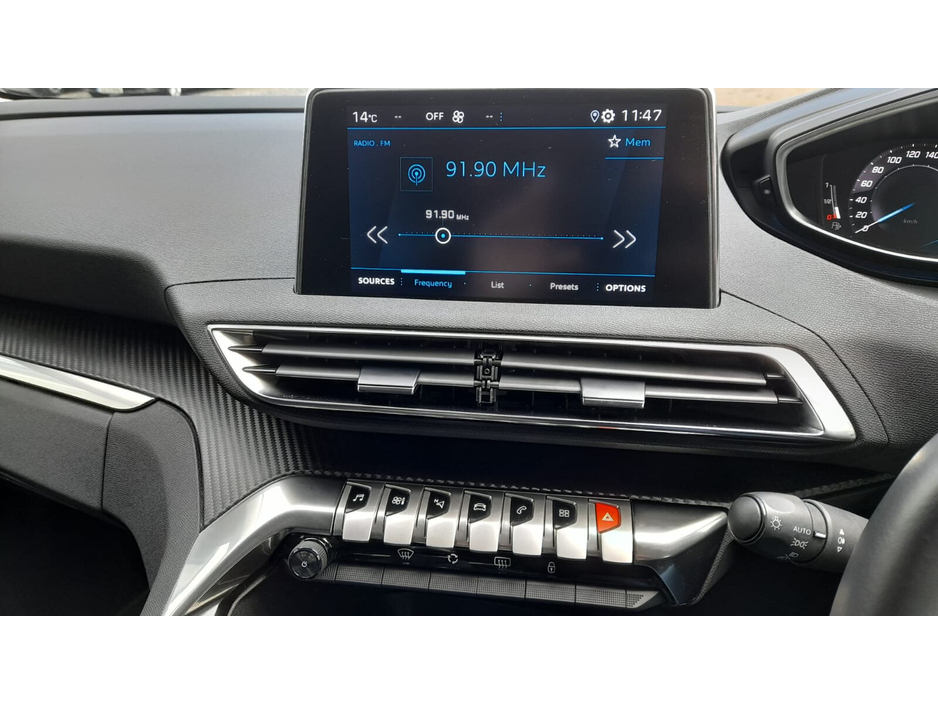 2023 Peugeot 3008 - image 7