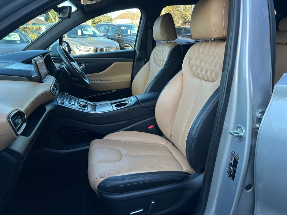 2022 Hyundai Santa Fe - image 11