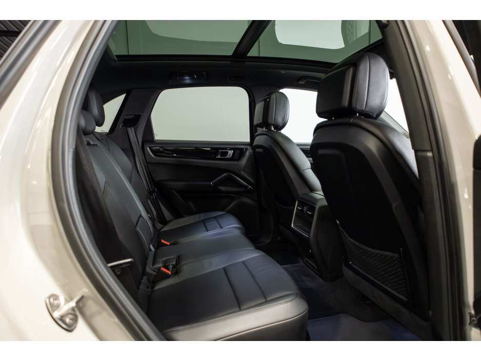 2022 Porsche Cayenne  €59,999