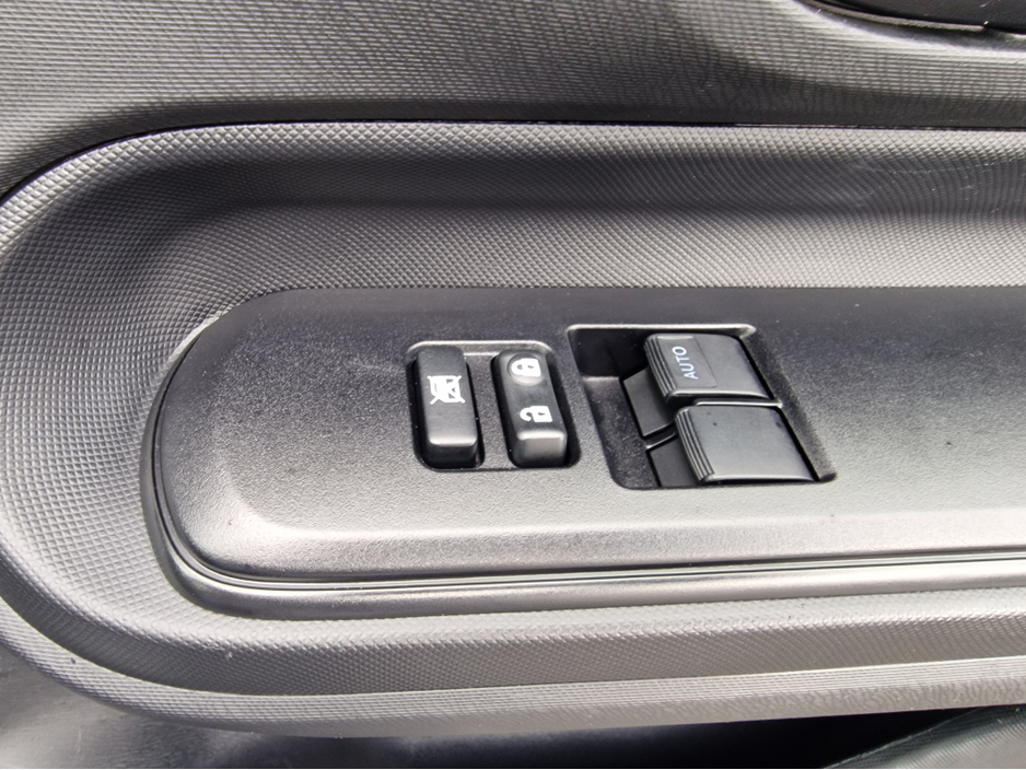 2017 Toyota Aqua - image 19