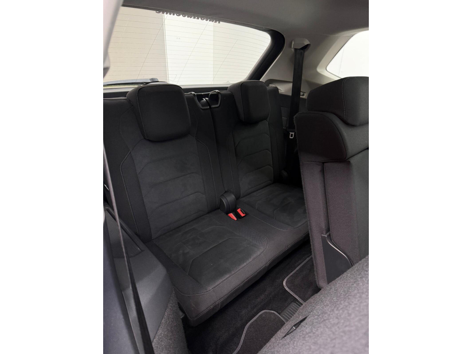 2018 Volkswagen Tiguan - image 10