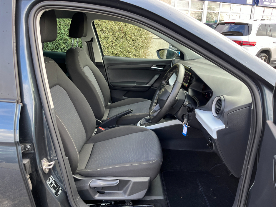 2023 SEAT Arona - image 9