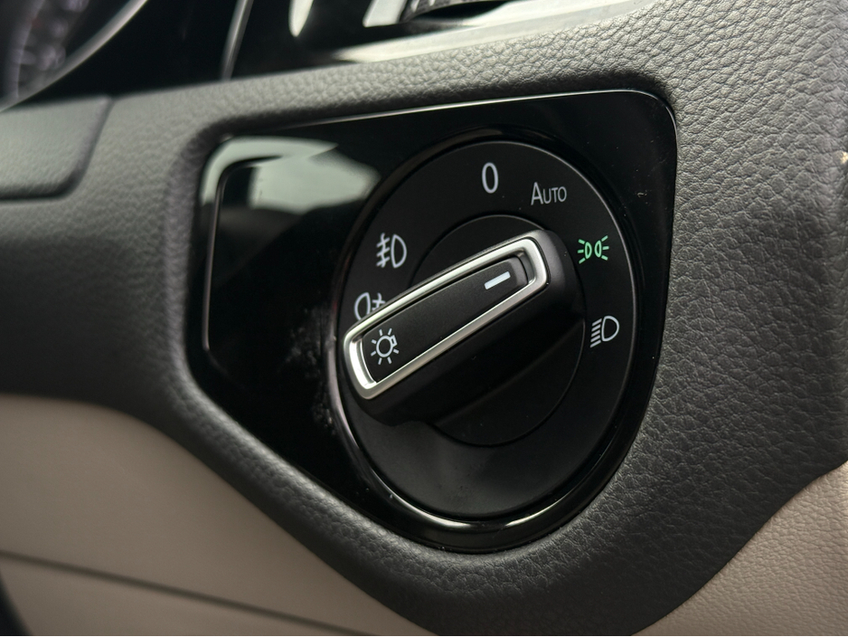 2015 Volkswagen Golf - image 14