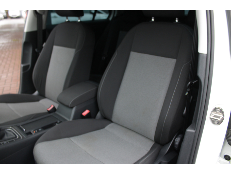 2016 Volkswagen Golf - image 21