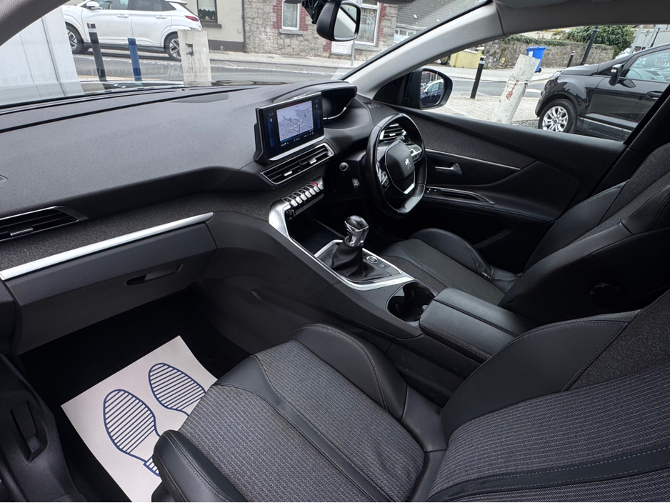 2021 Peugeot 5008 - image 7