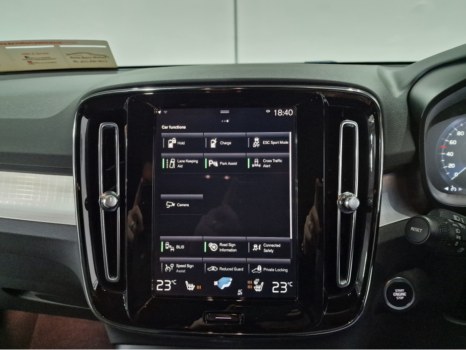 2022 Volvo XC40 T4 RECHARGE PLUS DARK AUTOMATIC **ONE OWNER / APPLE CARPLAY / BLIND SPOT ASSIST / CRUISE CONTROL / ELECTRIC BOOTLID / HEATED FRONT & REAR SEATS / REVERSE CAMERA / SAT NAV / WIRELESS PHONE CHARGING** €33,900