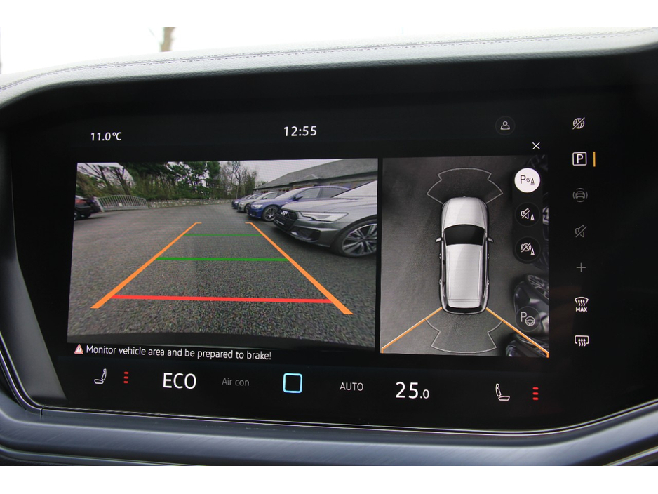 2025 Volkswagen Touareg - image 7