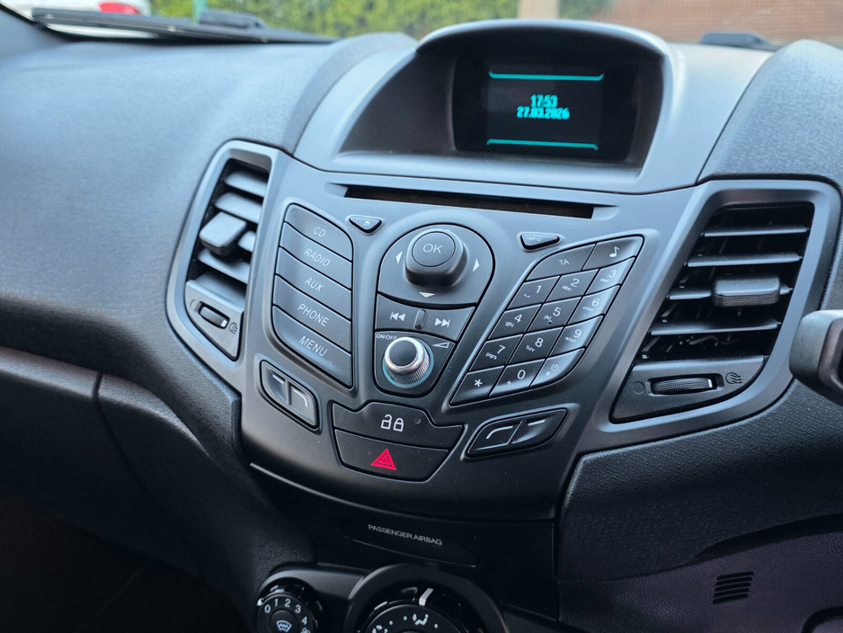 2014 Ford Fiesta - image 25