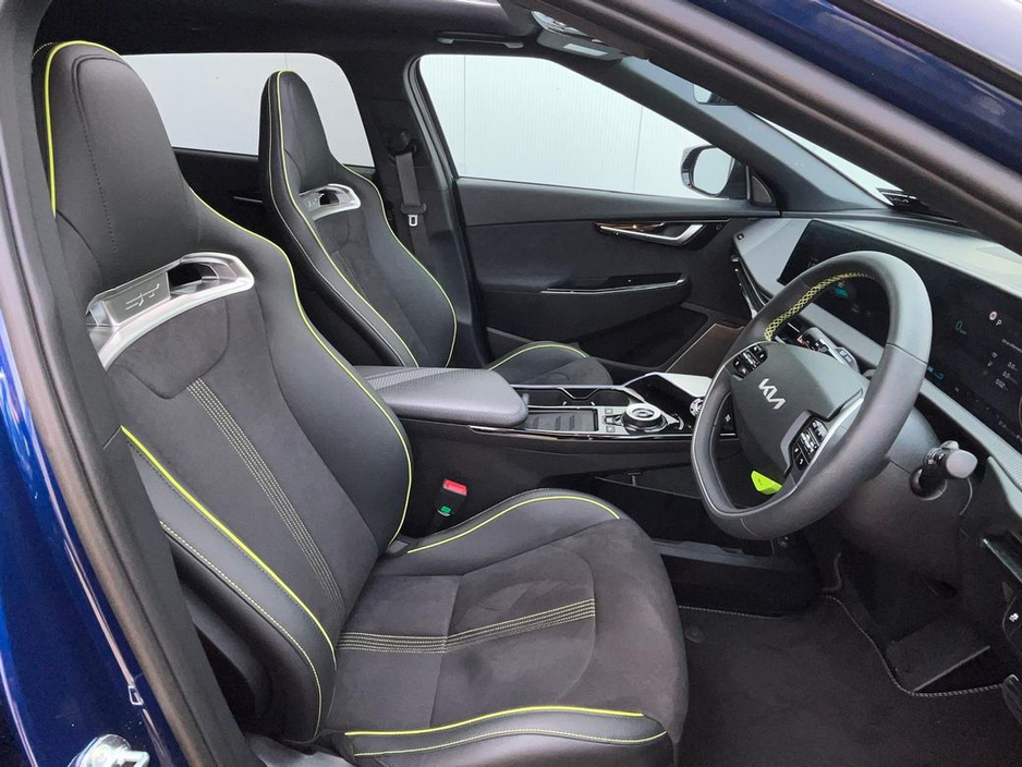 2025 Kia EV6 - image 8