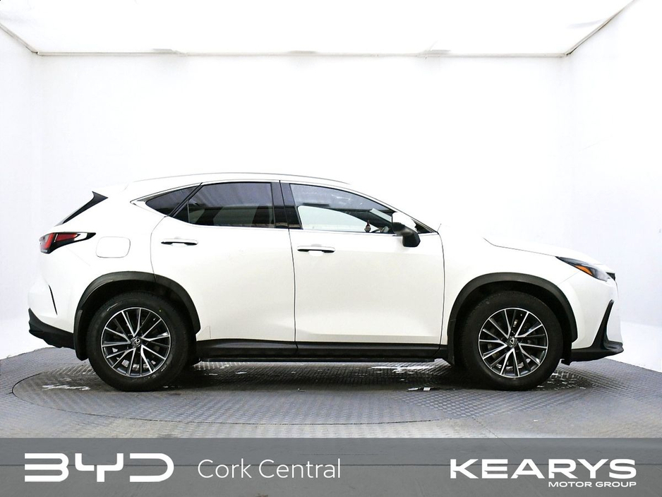 2022 Lexus NX 450 h+ - image 5