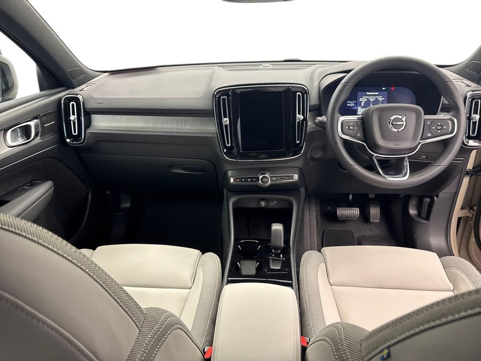 2026 Volvo EX40 - image 8