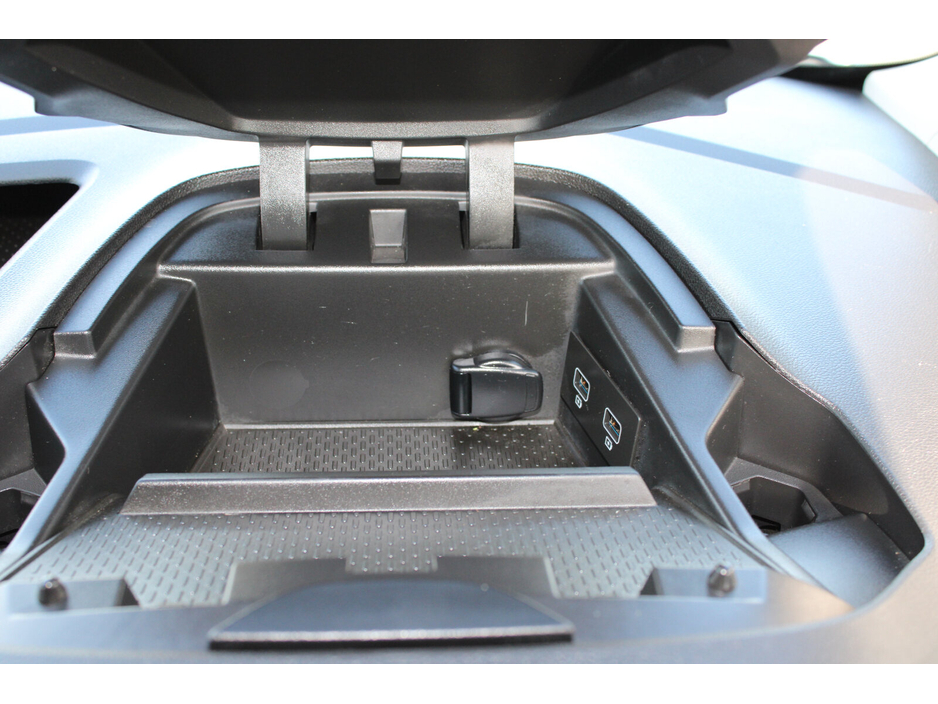 2023 Renault Kangoo - image 18