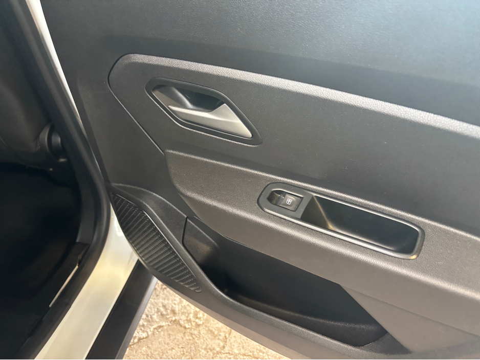 2023 Dacia Duster - image 8