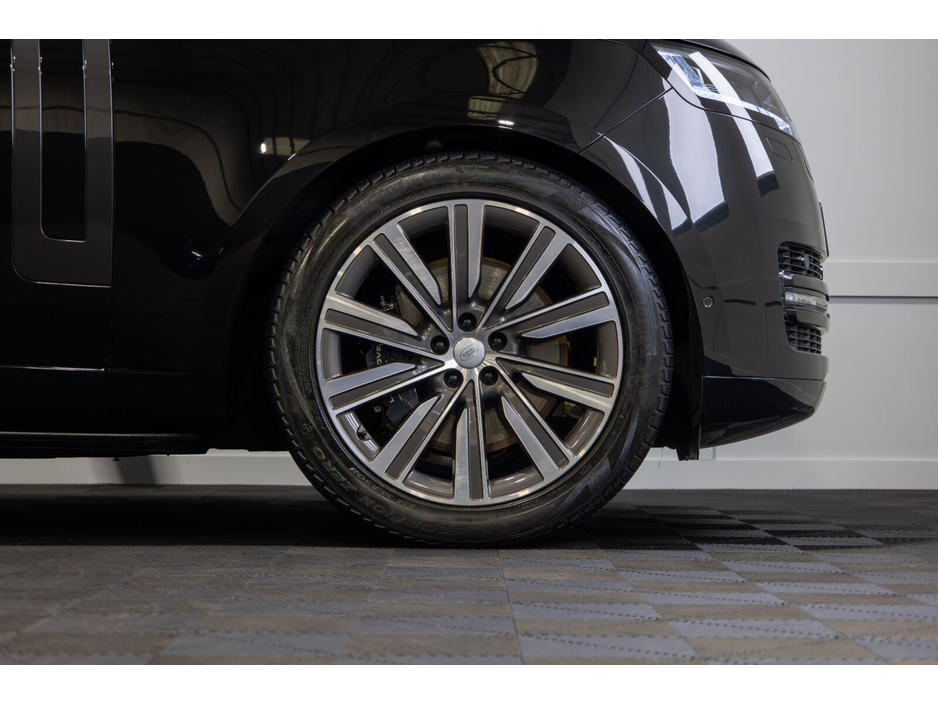 2024 Land Rover Range Rover - image 7