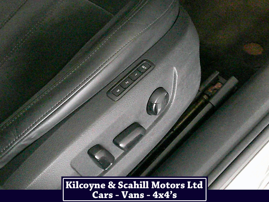 2017 Skoda Superb - image 25